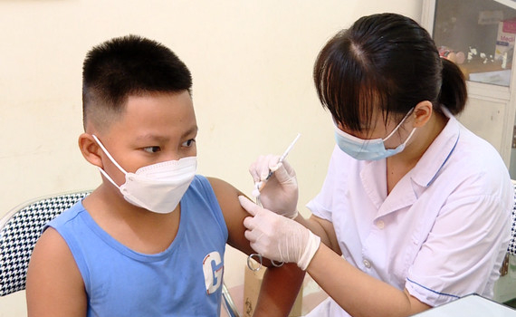 Ti&ecirc;m vaccine ph&ograve;ng Covid-19 cho trẻ từ 5 đến dưới 12 tuổi tại TP Ninh B&igrave;nh tăng trở lại