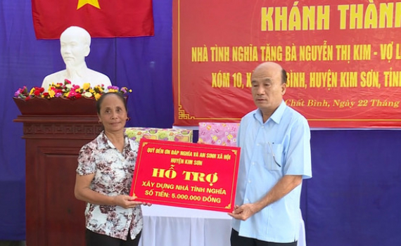 Kh&aacute;nh th&agrave;nh Nh&agrave; t&igrave;nh nghĩa tặng vợ liệt sỹ tại x&atilde; Chất B&igrave;nh