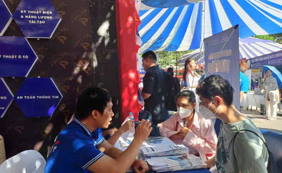Tư vấn điều chỉnh nguyện vọng đăng k&yacute; x&eacute;t tuyển v&agrave;o đại học