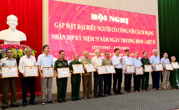 Th&agrave;nh phố Ninh B&igrave;nh gặp mặt người c&oacute; c&ocirc;ng với c&aacute;ch mạng