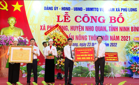 Ph&uacute; Long đ&oacute;n bằng c&ocirc;ng nhận x&atilde; đạt chuẩn n&ocirc;ng th&ocirc;n mới năm 2021
