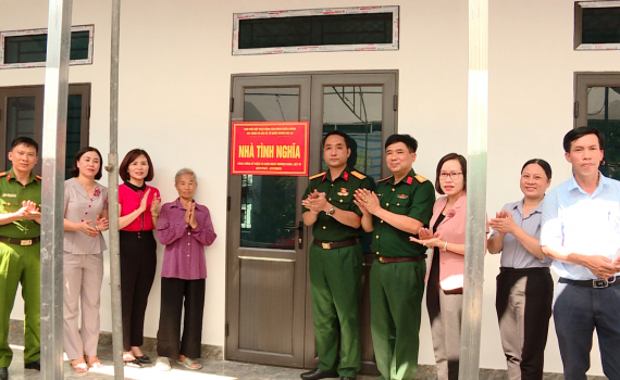 Kh&aacute;nh th&agrave;nh nh&agrave; t&igrave;nh nghĩa tặng gia đ&igrave;nh ch&iacute;nh s&aacute;ch tại x&atilde; Trường Y&ecirc;n