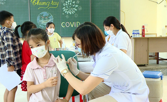 Th&agrave;nh phố Ninh B&igrave;nh đẩy mạnh ti&ecirc;m vacxin mũi 2 ph&ograve;ng Covid -19 cho trẻ từ 5 đến dưới 12 tuổi