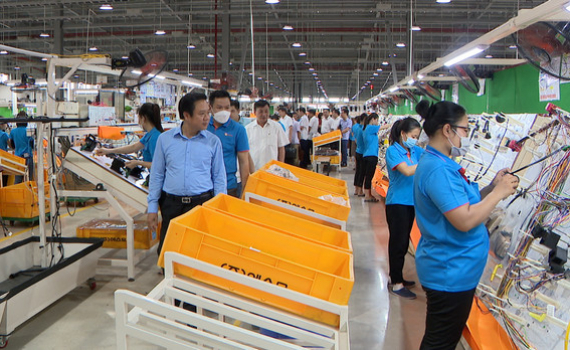 Đồng ch&iacute; Chủ tịch UBND tỉnh kiểm tra tại Cụm C&ocirc;ng nghiệp Gia Ph&uacute;
