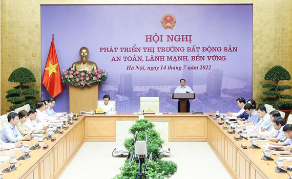 Thủ tướng Ch&iacute;nh phủ Phạm Minh Ch&iacute;nh chủ tr&igrave; Hội nghị ph&aacute;t triển thị trường bất động sản an to&agrave;n, l&agrave;nh mạnh, bền vững