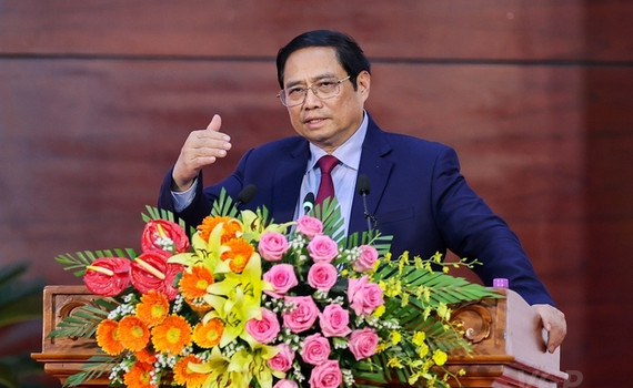 Thủ tướng Ch&iacute;nh phủ Phạm Minh Ch&iacute;nh: Hậu Giang cần nỗ lực để kh&ocirc;ng bị &ldquo;lỡ nhịp&rdquo;, đ&oacute;n c&aacute;c l&agrave;n s&oacute;ng đầu tư, tạo động lực mới cho ph&aacute;t triển
