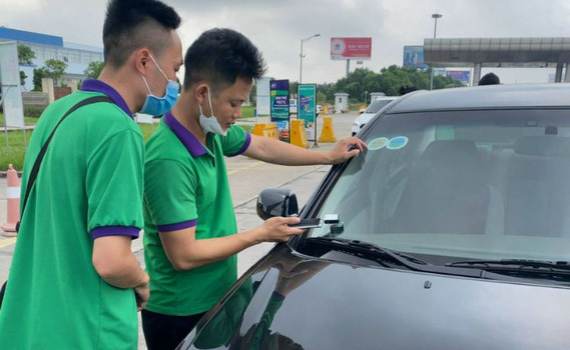 Hướng dẫn d&aacute;n thẻ thu ph&iacute; kh&ocirc;ng dừng miễn ph&iacute;