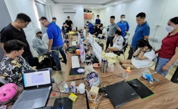 Triệt ph&aacute; đường d&acirc;y cho vay l&atilde;i nặng qua ứng dụng tr&ecirc;n điện thoại