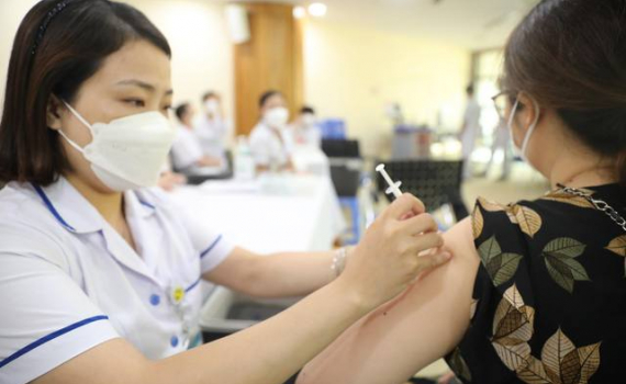 &lsquo;Thời điểm hiện nay rất ph&ugrave; hợp để ti&ecirc;m nhắc mũi 4 vaccine COVID-19&rsquo;
