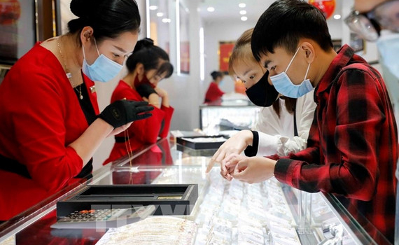 Gi&aacute; v&agrave;ng tăng nhẹ trong phi&ecirc;n cuối tuần