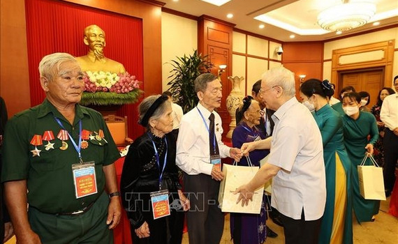 Tổng B&iacute; thư Nguyễn Ph&uacute; Trọng gặp mặt c&aacute;c đại biểu người c&oacute; c&ocirc;ng ti&ecirc;u biểu to&agrave;n quốc