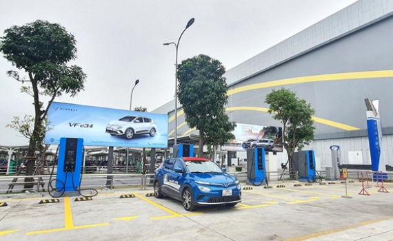 Chuy&ecirc;n gia: Việt Nam đ&atilde; sẵn s&agrave;ng tiến v&agrave;o kỷ nguy&ecirc;n xe điện với VinFast