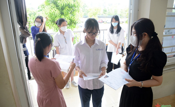 Gần 1 triệu th&iacute; sinh đ&atilde; ho&agrave;n th&agrave;nh thủ tục dự kỳ thi tốt nghiệp trung học phổ th&ocirc;ng 2022