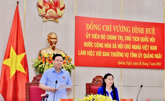 Chủ tịch Quốc hội Vương Đ&igrave;nh Huệ l&agrave;m việc với Ban Thường vụ Tỉnh ủy Quảng Ng&atilde;i