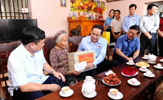 Thực hiện đồng bộ c&aacute;c giải ph&aacute;p chăm lo cho người c&oacute; c&ocirc;ng