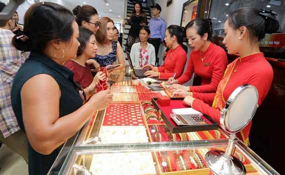 Gi&aacute; v&agrave;ng trong nước tiếp tục duy tr&igrave; ở ngưỡng hơn 68 triệu đồng/lượng
