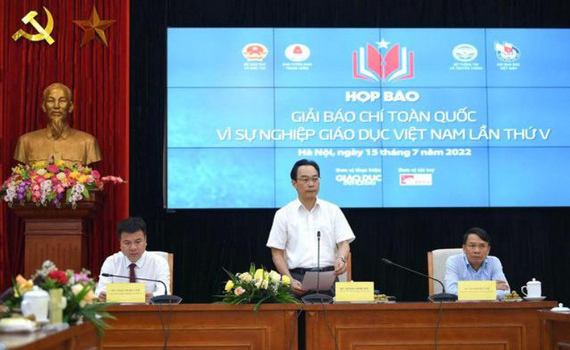 C&aacute;c t&aacute;c phẩm b&aacute;o ch&iacute; truyền cảm hứng về nh&agrave; gi&aacute;o Việt Nam