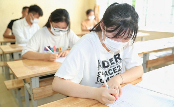 22 th&iacute; sinh bị đ&igrave;nh chỉ trong ng&agrave;y thi đầu ti&ecirc;n