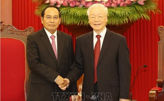 Tổng B&iacute; thư Nguyễn Ph&uacute; Trọng tiếp Uỷ vi&ecirc;n Bộ Ch&iacute;nh trị, Thường trực Ban B&iacute; thư, Ph&oacute; Chủ tịch nước L&agrave;o