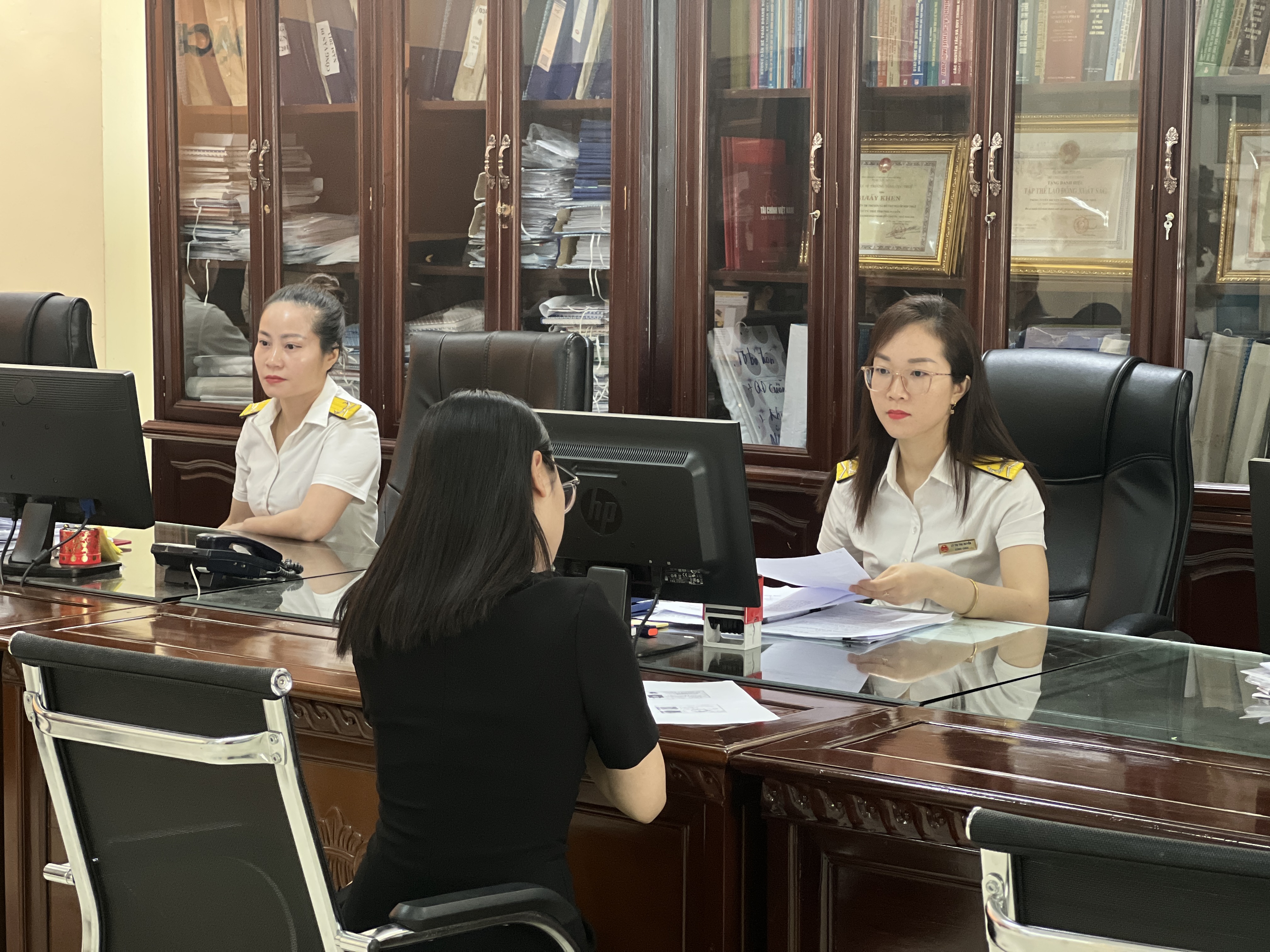 Mua hóa đơn đỏ – Giải pháp tối ưu cho doanh nghiệp cần chứng từ hợp pháp