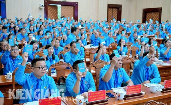 Ch&iacute;nh phủ đề nghị giảm ph&iacute; c&ocirc;ng đo&agrave;n xuống mức 1%