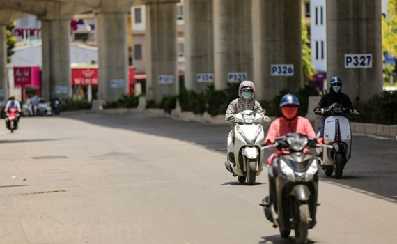 Thời tiết h&ocirc;m nay (23-7): Bắc Bộ nắng n&oacute;ng, T&acirc;y Nguy&ecirc;n v&agrave; Nam Bộ c&oacute; mưa to v&agrave; d&ocirc;ng