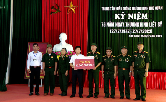  Ng&acirc;n h&agrave;ng NN&PTNT Việt Nam chi nh&aacute;nh tỉnh Ninh B&igrave;nh thăm, tặng qu&agrave; nh&acirc;n kỷ niệm Ng&agrave;y Thương binh, liệt sỹ