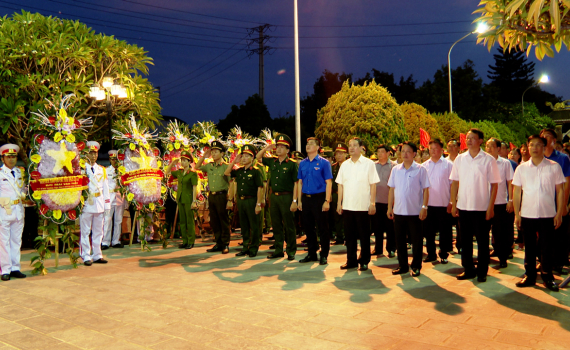 Ninh B&igrave;nh thắp nến tri &acirc;n c&aacute;c Anh h&ugrave;ng Liệt sỹ nh&acirc;n kỷ niệm 76 năm Ng&agrave;y Thương binh, Liệt sỹ
