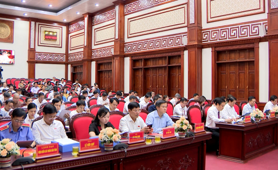 Kỳ họp thứ Mười lăm- HĐND tỉnh kh&oacute;a XV: Đại biểu HĐND tỉnh thảo luận tại hội trường