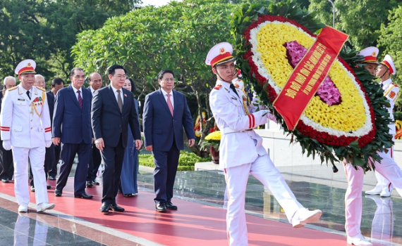 L&atilde;nh đạo Đảng, Nh&agrave; nước tưởng niệm c&aacute;c Anh h&ugrave;ng liệt sĩ