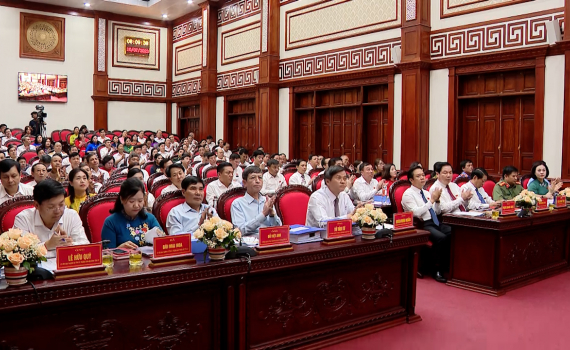 Ng&agrave;y l&agrave;m việc thứ nhất, Kỳ họp thứ Mười lăm &ndash; HĐND tỉnh kho&aacute; XV