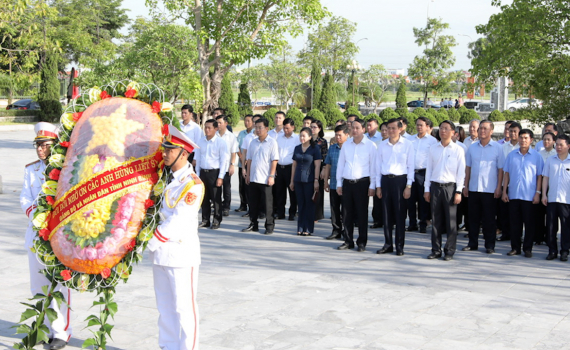 Đo&agrave;n đại biểu của tỉnh d&acirc;ng hương nh&acirc;n kỷ niệm 76 năm Ng&agrave;y Thương binh, liệt sỹ