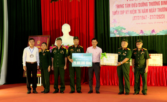 Ng&acirc;n h&agrave;ng Ch&iacute;nh s&aacute;ch X&atilde; hội chi nh&aacute;nh tỉnh Ninh B&igrave;nh thăm, tặng qu&agrave; nh&acirc;n Ng&agrave;y Thương binh, liệt sỹ