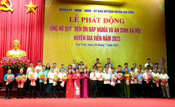 Gia Viễn ph&aacute;t động ủng hộ Quỹ "Đền ơn đ&aacute;p nghĩa v&agrave; An sinh x&atilde; hội" huyện năm 2023