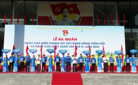 Ra qu&acirc;n &ldquo;T&igrave;nh nguyện chung tay x&acirc;y dựng n&ocirc;ng th&ocirc;n mới v&agrave; ng&agrave;y Chủ nhật xanh&rdquo; tại thị trấn Y&ecirc;n Ninh