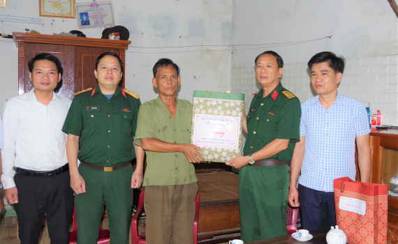 Bộ CHQS tỉnh Ninh B&igrave;nh thăm tặng, qu&agrave; nh&acirc;n dịp kỷ niệm Ng&agrave;y Thương binh, Liệt sĩ 27/7