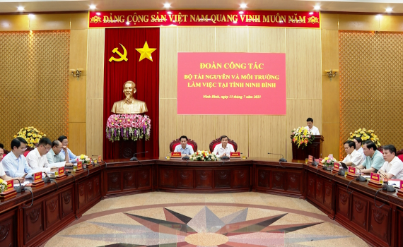Đo&agrave;n c&ocirc;ng t&aacute;c Bộ T&agrave;i nguy&ecirc;n v&agrave; M&ocirc;i trường l&agrave;m việc tại Ninh B&igrave;nh