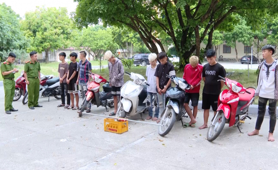 Xử l&yacute; nh&oacute;m thanh thiếu ni&ecirc;n g&acirc;y rối trật tự c&ocirc;ng cộng tại TP Ninh B&igrave;nh