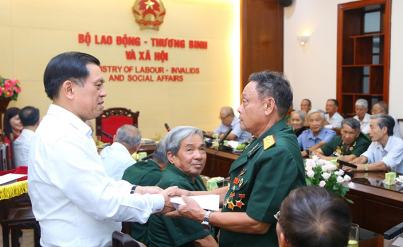 Thực hiện tốt ch&iacute;nh s&aacute;ch tri &acirc;n người c&oacute; c&ocirc;ng với c&aacute;ch mạng