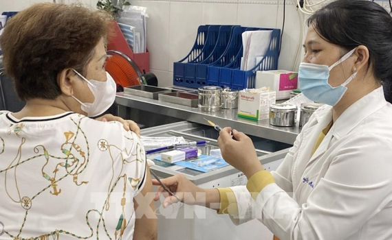 Người d&acirc;n kh&ocirc;ng hoang mang tự ti&ecirc;m vaccine ph&ograve;ng bạch hầu