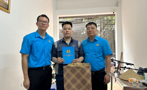 Duy tr&igrave; mức thu 2% kinh ph&iacute; c&ocirc;ng đo&agrave;n để chăm lo tốt hơn cho người lao động