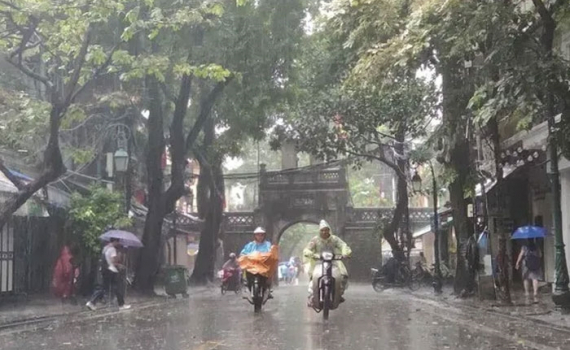 Thời tiết h&ocirc;m nay (24-7): Mưa lớn ở Đ&ocirc;ng Bắc Bộ giảm dần