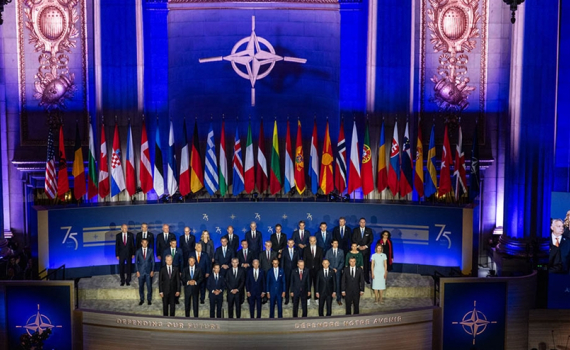 NATO thừa nhận "kh&ocirc;ng ho&agrave;n hảo"