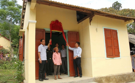 Th&agrave;nh lập Quỹ cả nước chung tay x&oacute;a nh&agrave; tạm, nh&agrave; dột n&aacute;t cho hộ ngh&egrave;o, cận ngh&egrave;o