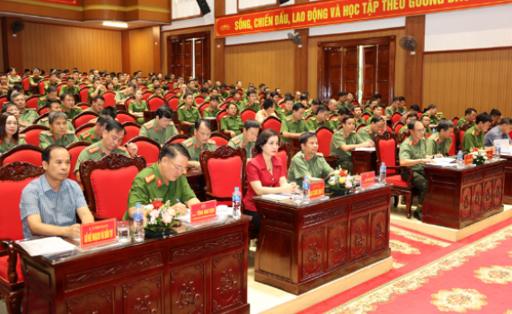 Đảng ủy, Ban Gi&aacute;m đốc C&ocirc;ng an tỉnh đối thoại với lực lượng C&ocirc;ng an cấp x&atilde;