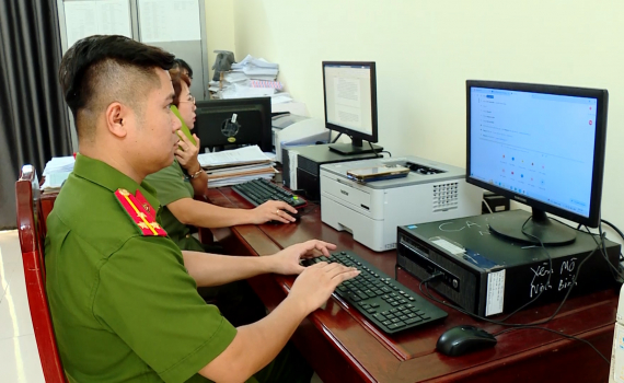 Đấu tranh quyết liệt với c&aacute;c quan điểm sai tr&aacute;i, th&ugrave; địch