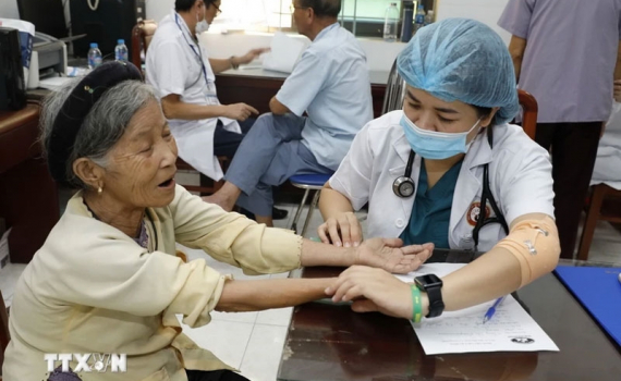 Bộ Y tế hướng dẫn gi&aacute;m định y khoa thực hiện chế độ ưu đ&atilde;i với người c&oacute; c&ocirc;ng