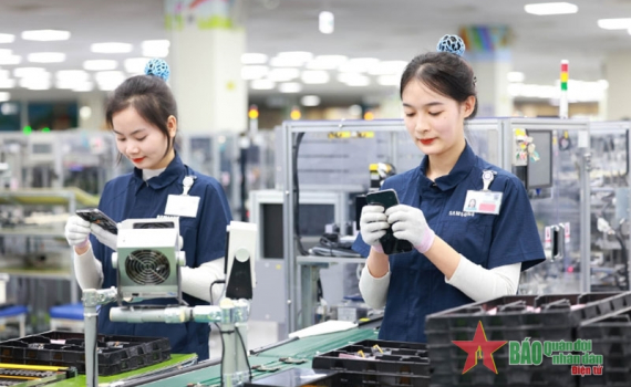Việt Nam l&agrave; điểm đến đầu tư quan trọng trong trung v&agrave; d&agrave;i hạn