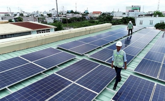 Đề xuất mua điện mặt trời tự sản, tự ti&ecirc;u với gi&aacute; 671 đồng/kWh