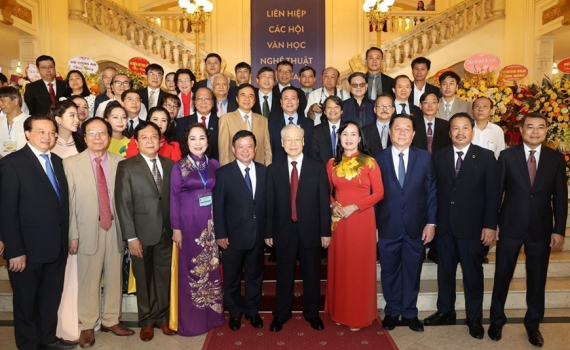Tổng B&iacute; thư Nguyễn Ph&uacute; Trọng - người quan t&acirc;m định hướng ph&aacute;t triển văn h&oacute;a